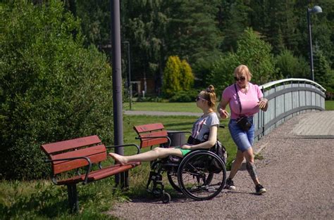 suomen isoimmat tissit|Suomen suurimmat silikonit omaava Sonja tekee miehensä。